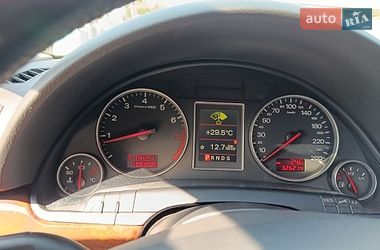 Седан Audi A4 2004 в Валках