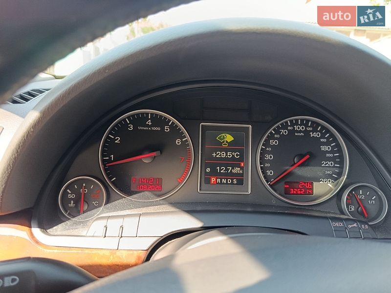 Седан Audi A4 2004 в Валках