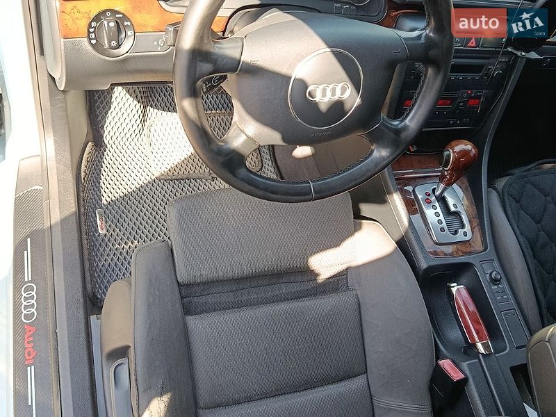 Седан Audi A4 2004 в Валках