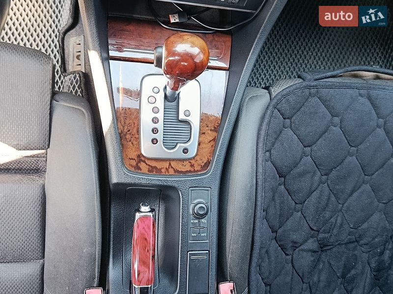 Седан Audi A4 2004 в Валках