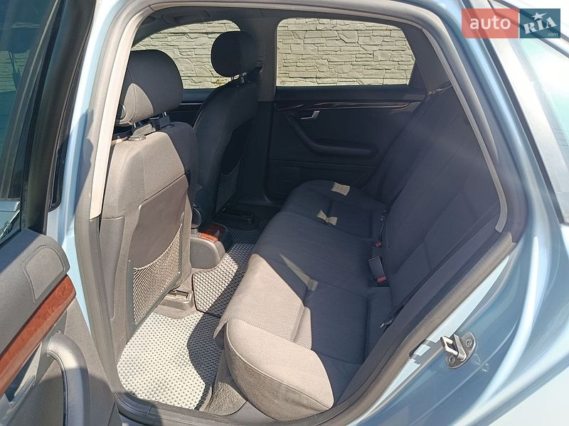Седан Audi A4 2004 в Валках