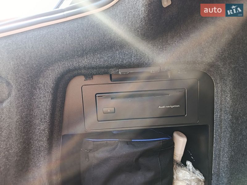 Седан Audi A4 2004 в Валках