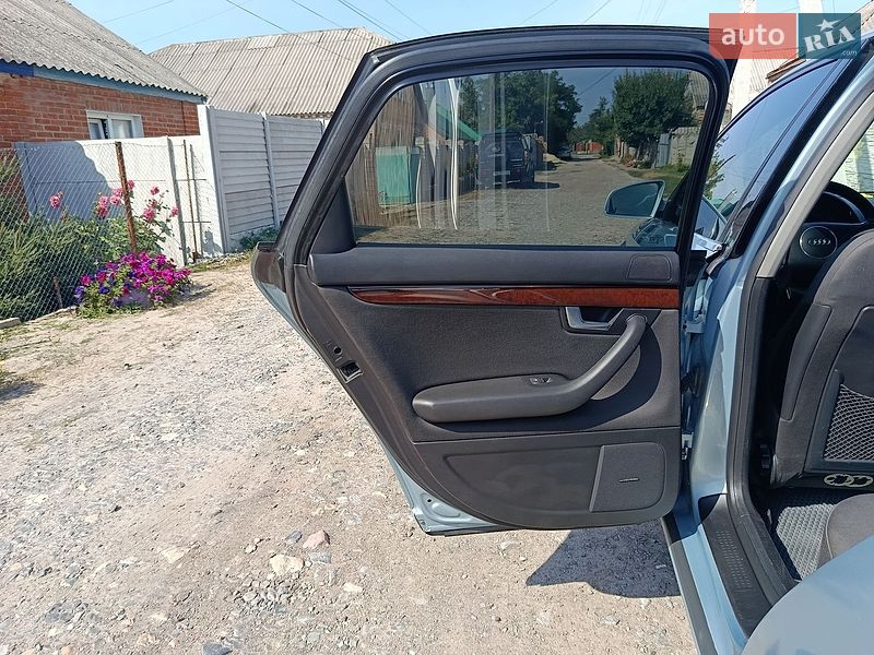 Седан Audi A4 2004 в Валках