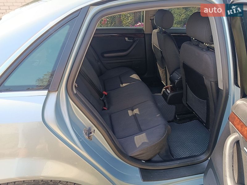 Седан Audi A4 2004 в Валках