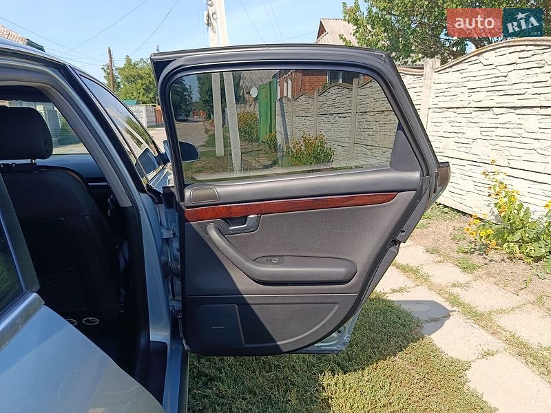 Седан Audi A4 2004 в Валках