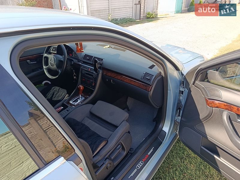 Седан Audi A4 2004 в Валках