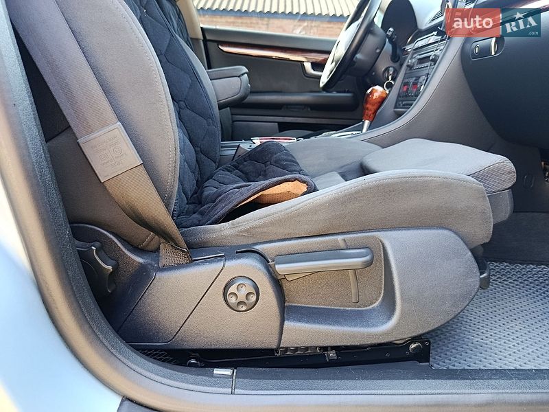 Седан Audi A4 2004 в Валках