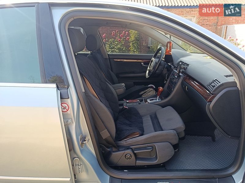 Седан Audi A4 2004 в Валках