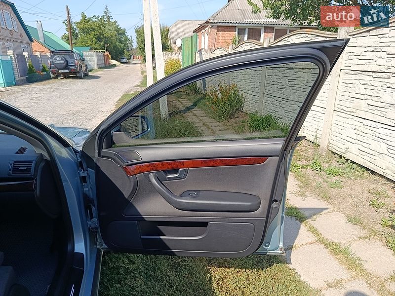 Седан Audi A4 2004 в Валках
