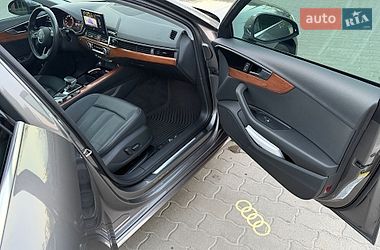 Седан Audi A4 2020 в Львові