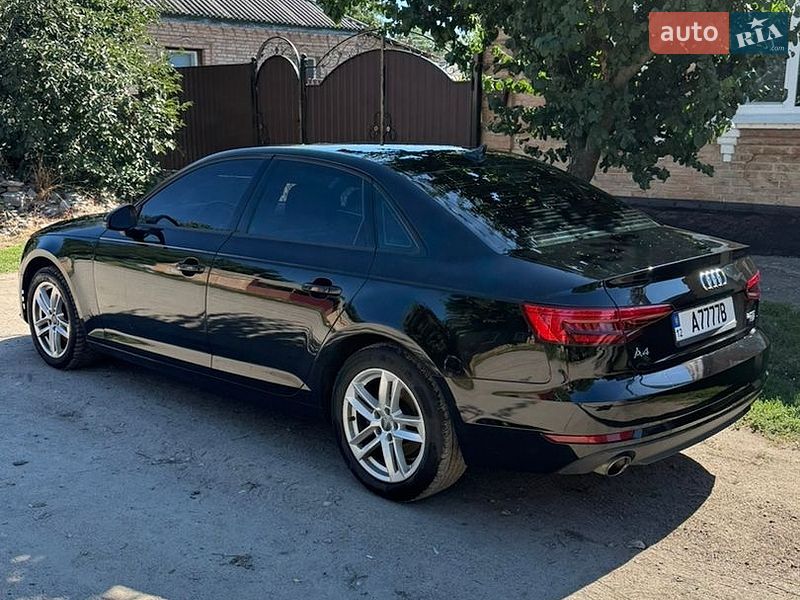 Седан Audi A4 2017 в Кропивницком