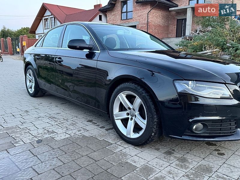 Седан Audi A4 2011 в Львові