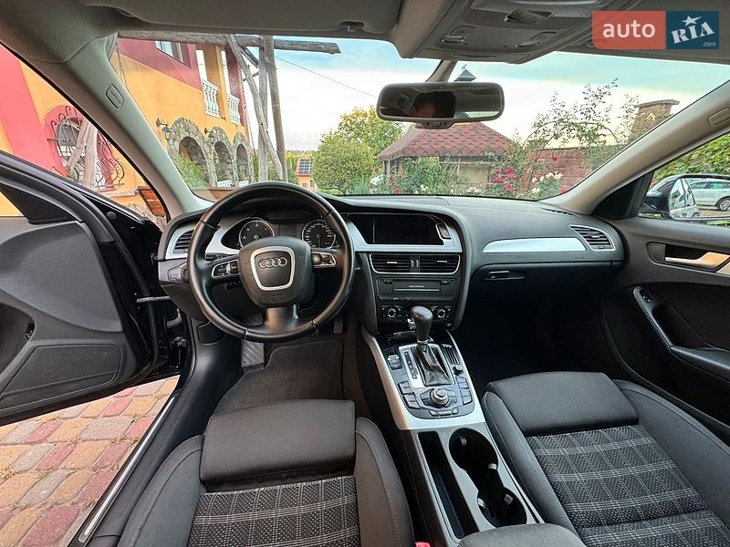 Седан Audi A4 2011 в Львові