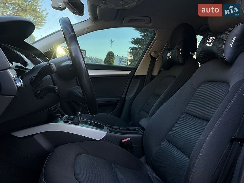 Седан Audi A4 2012 в Львові