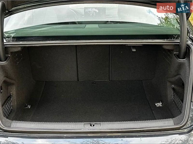 Седан Audi A4 2023 в Черкасах
