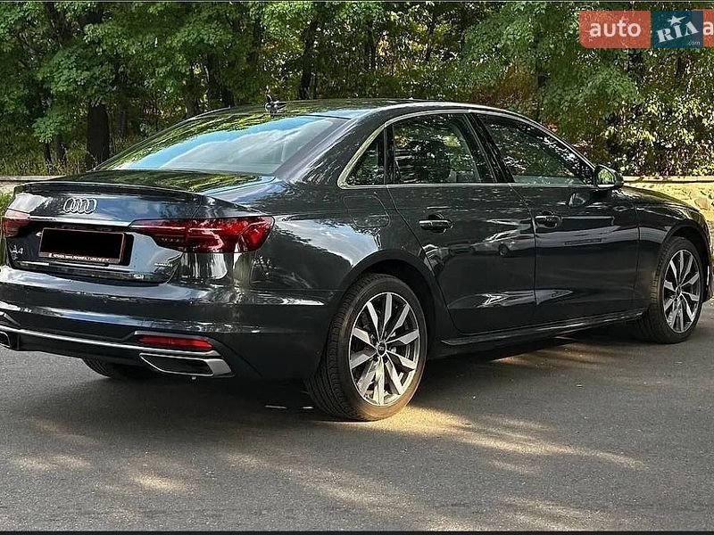Седан Audi A4 2023 в Черкасах
