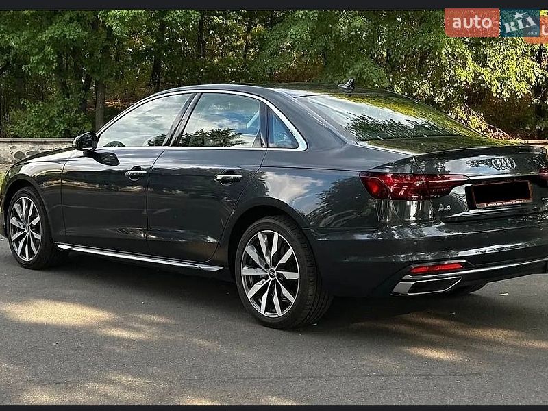 Седан Audi A4 2023 в Черкасах