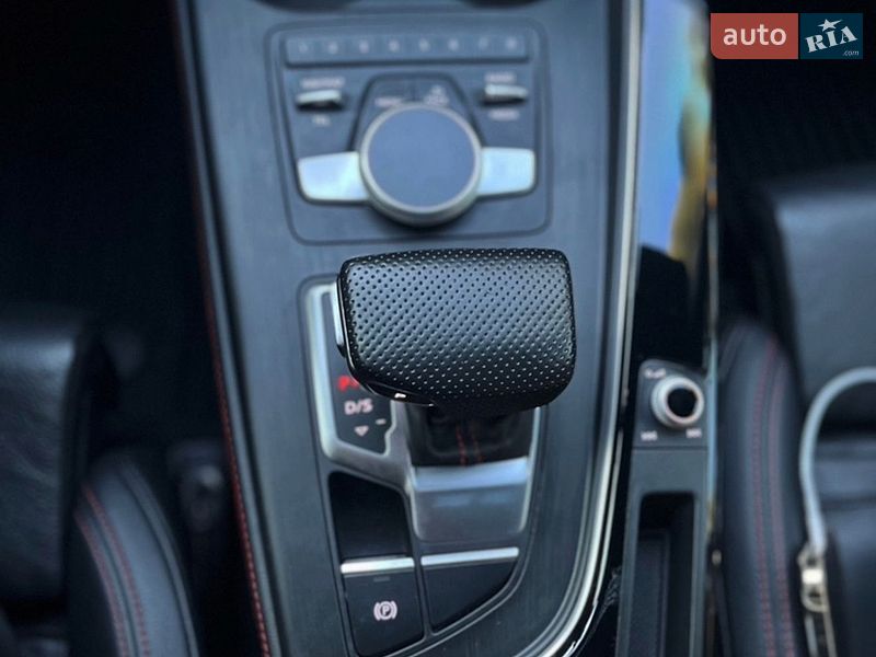 Седан Audi A4 2018 в Дніпрі