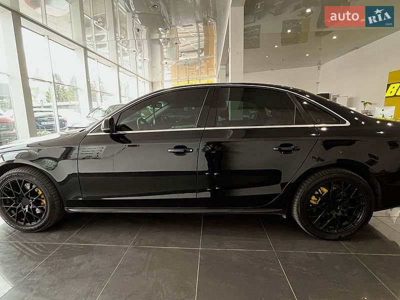 Седан Audi A4 2014 в Львові