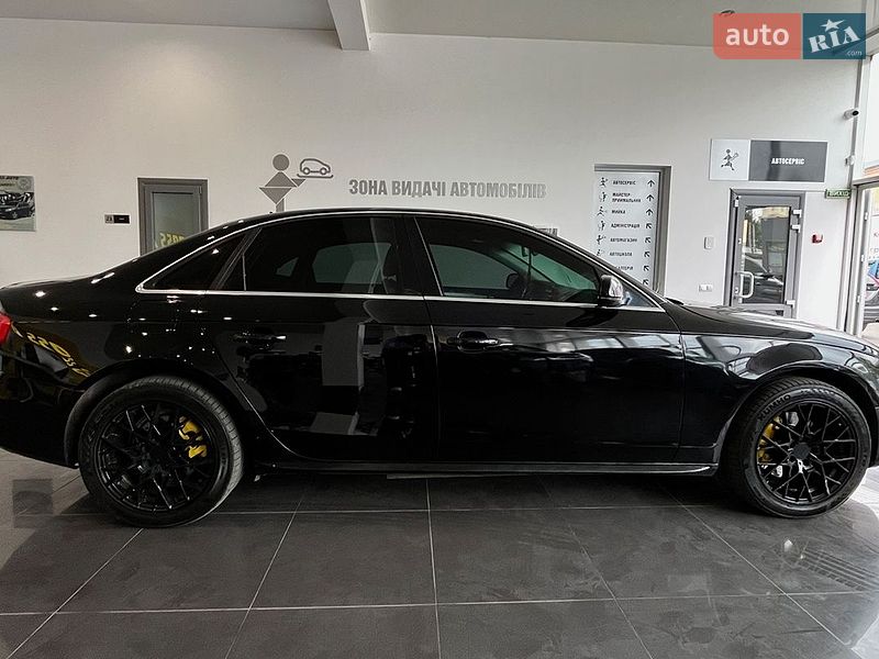 Седан Audi A4 2014 в Львові