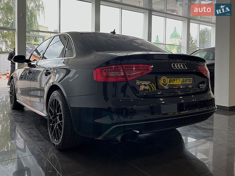 Седан Audi A4 2014 в Львові