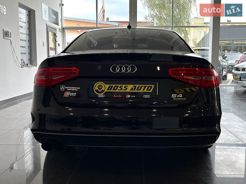 Седан Audi A4 2014 в Львові