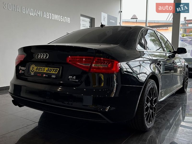 Седан Audi A4 2014 в Львові