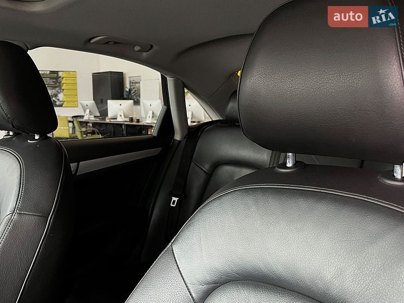 Седан Audi A4 2014 в Львові
