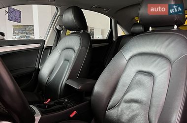 Седан Audi A4 2014 в Львові