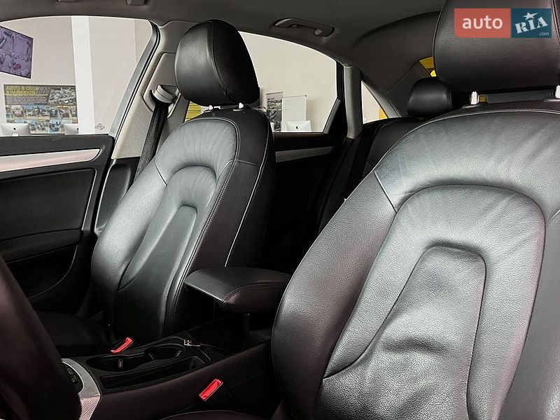 Седан Audi A4 2014 в Львові