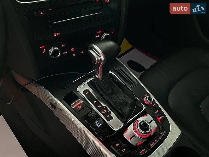 Седан Audi A4 2014 в Львові