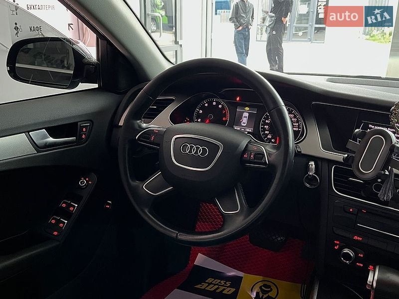 Седан Audi A4 2014 в Львові