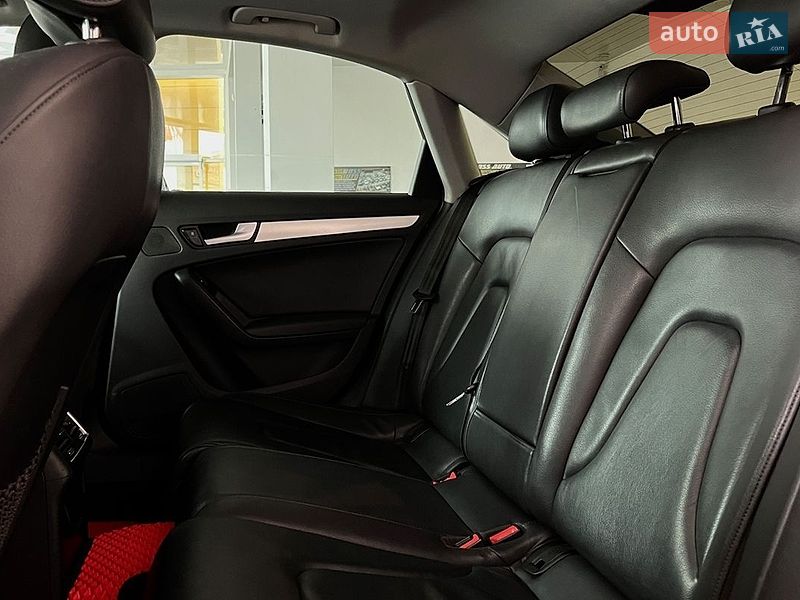 Седан Audi A4 2014 в Львові