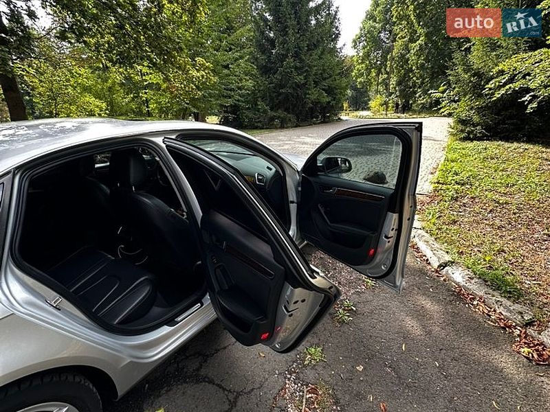 Седан Audi A4 2010 в Луцьку