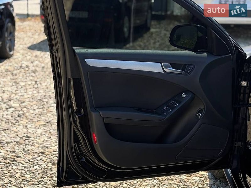 Седан Audi A4 2015 в Стрию