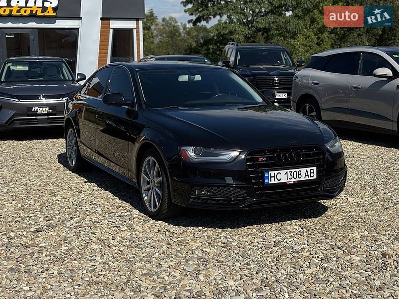 Седан Audi A4 2015 в Стрию