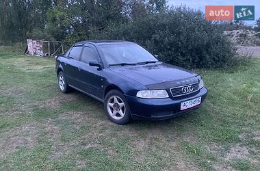 Седан Audi A4 1995 в Шацьку