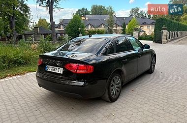 Седан Audi A4 2010 в Жовкві