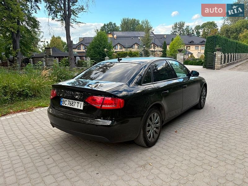 Седан Audi A4 2010 в Жовкві