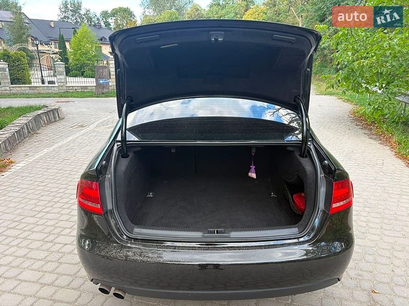 Седан Audi A4 2010 в Жовкві