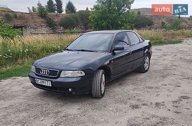 Седан Audi A4 1998 в Золочеві