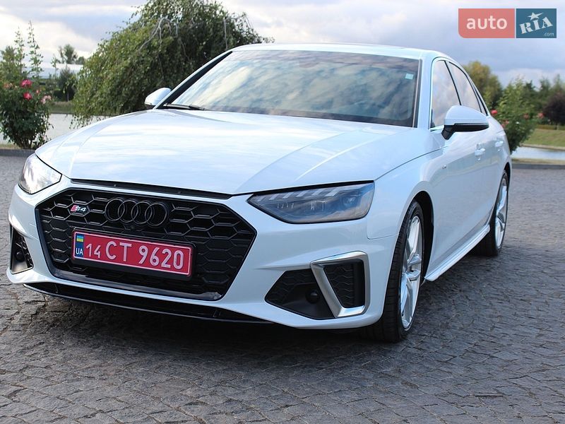 Седан Audi A4 2021 в Жовкве