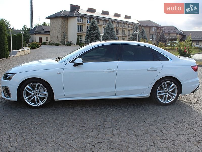 Седан Audi A4 2021 в Жовкве