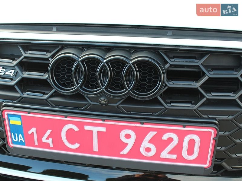 Седан Audi A4 2021 в Жовкве