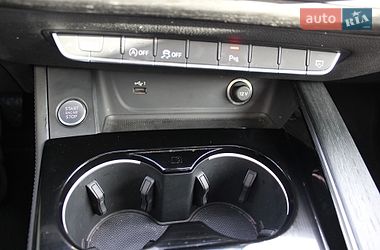 Седан Audi A4 2021 в Жовкве