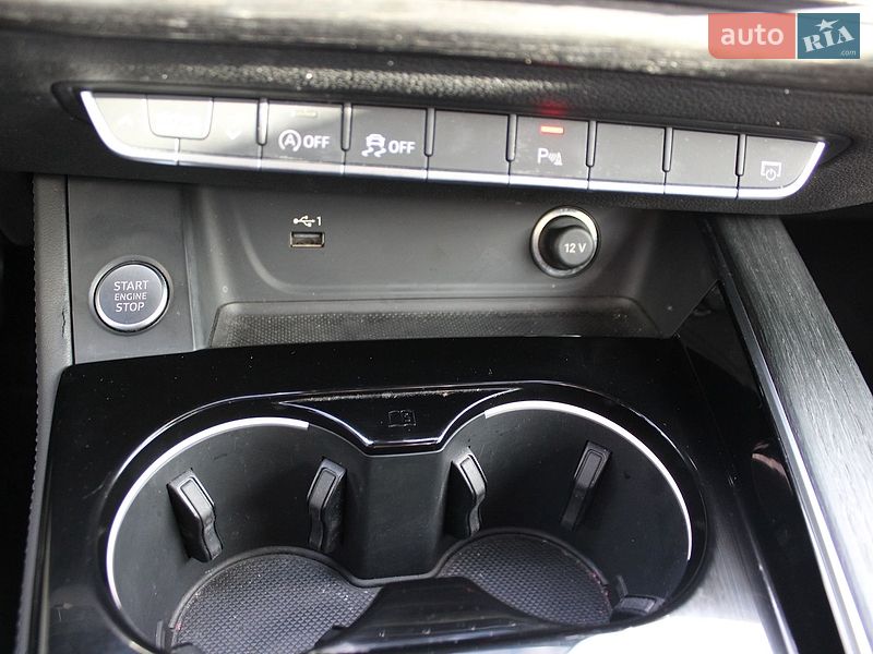 Седан Audi A4 2021 в Жовкве