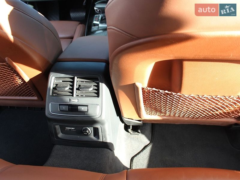 Седан Audi A4 2021 в Жовкве
