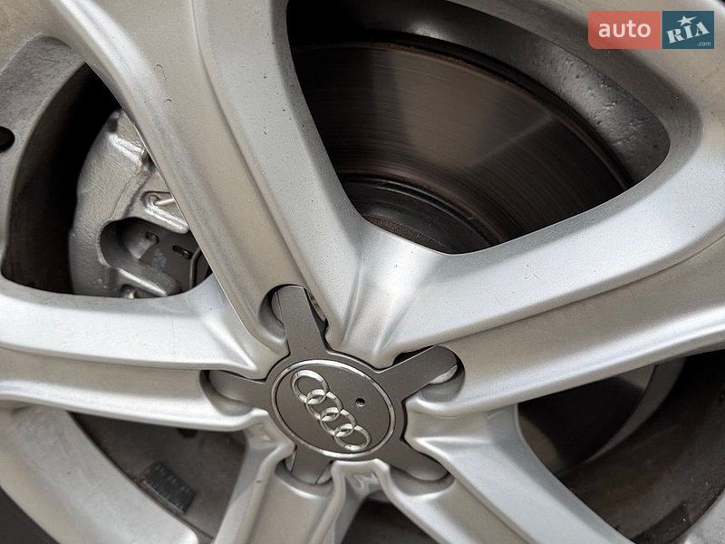 Седан Audi A4 2013 в Днепре