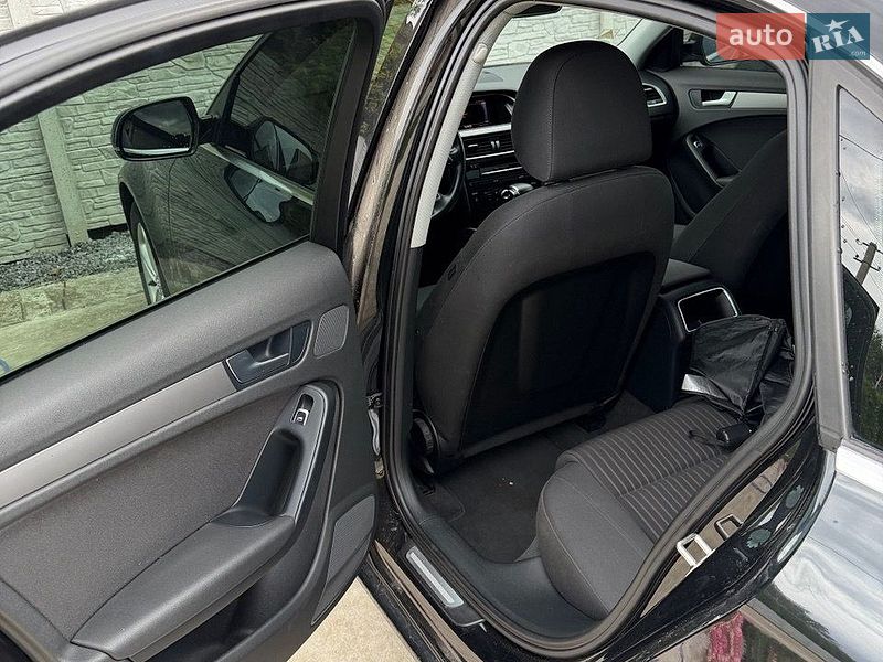 Седан Audi A4 2013 в Днепре