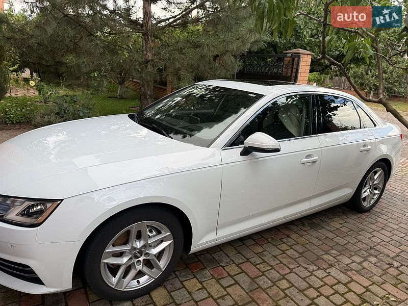 Седан Audi A4 2017 в Полтаві